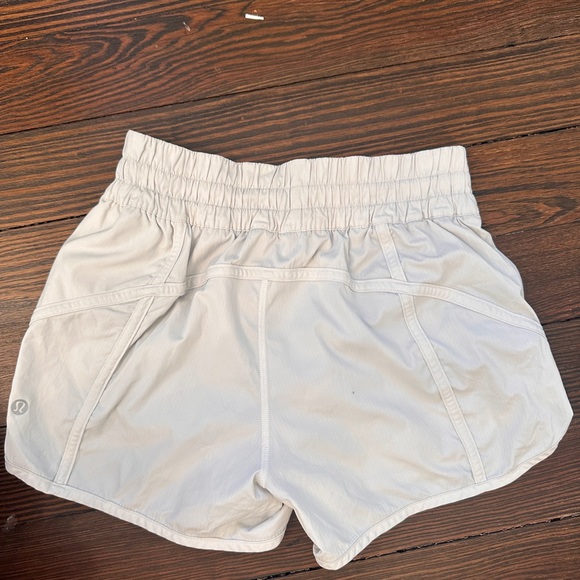 Lululemon LR tracker short - Picture 2 of 2